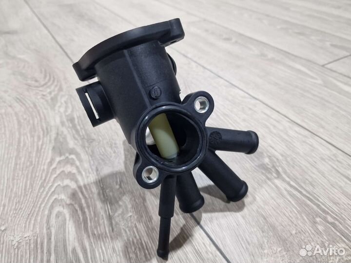 Корпус термостата 1.4 VW Golf 3, Vento 030121117K