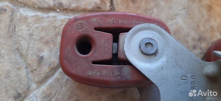 Кронштейн подушки глушителя Audi A6 C6 4F2