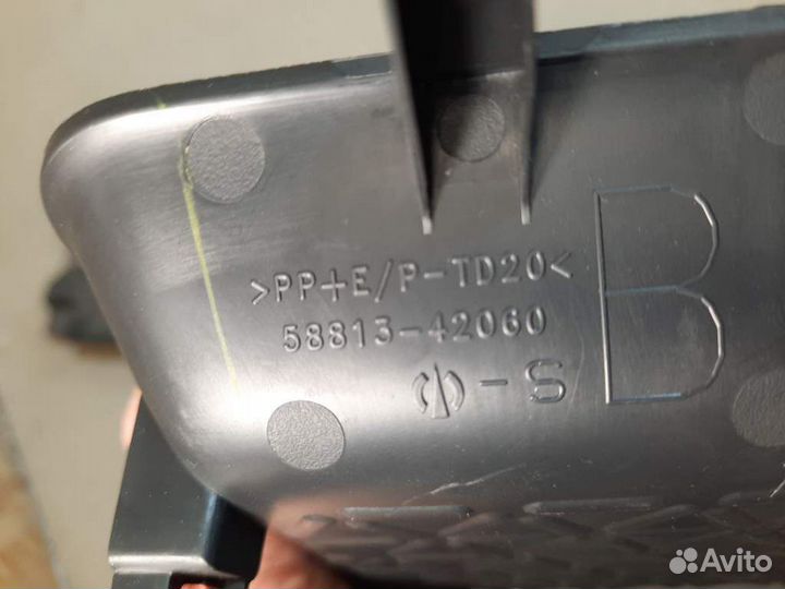 Накладка (кузов внутри) Toyota RAV 4 2019- 58813-4