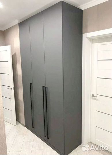 Современные шкафы распашные на заказ