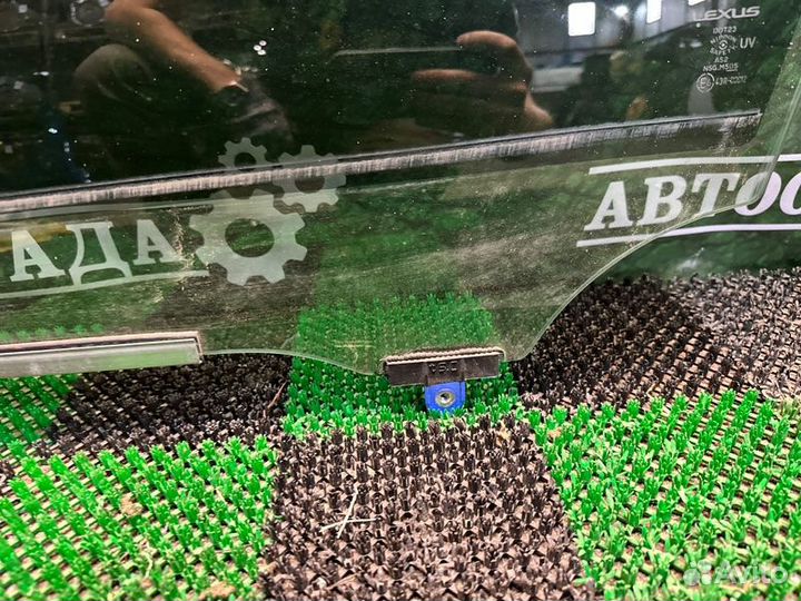 Стекло двери переднее левое Lexus Is 3 2013-2017