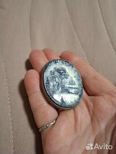 Брошь перламутровая 