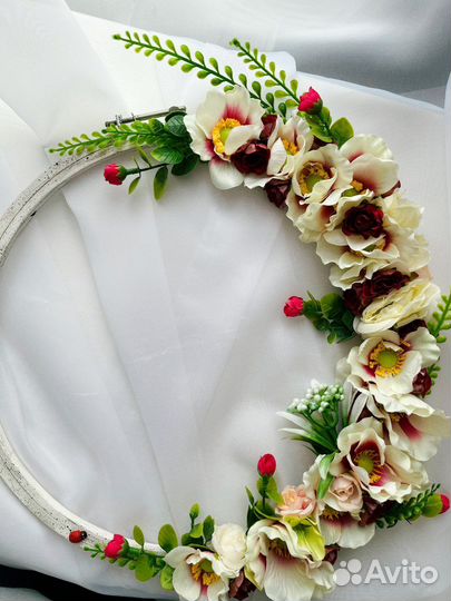 Венок из цветов для интерьера