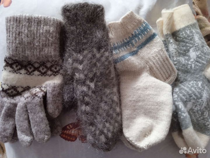 Носки женские, варежки и перчатки