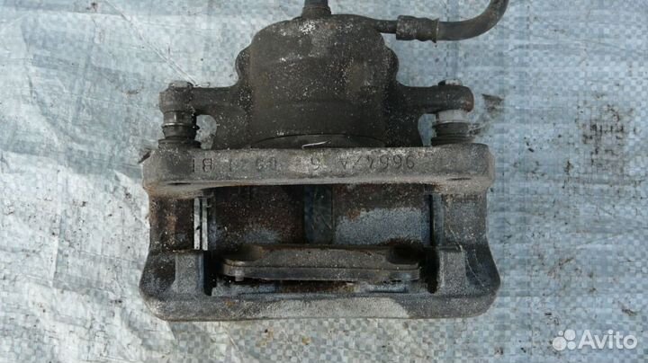 Суппорт тормозной пер правый Kia Venga I