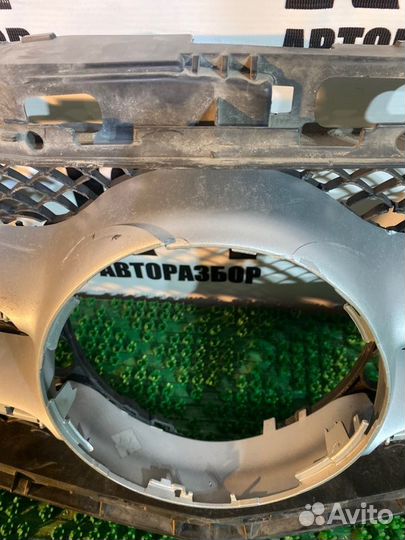 Решетка радиатора передняя Mercedes-Benz E-Class