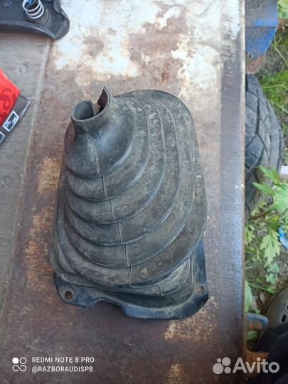 Пыльник правой рулевой тяги Audi 100C3 443863188C