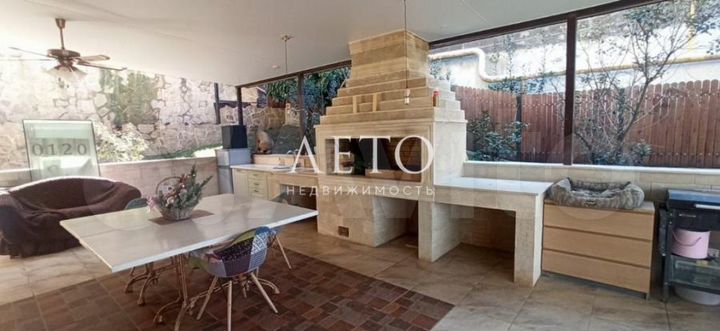 Дом 320 м² на участке 6 сот.