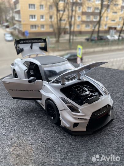 Модель авто Nissan GT-R R35