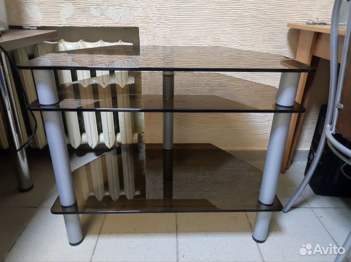 Стеклянная тумба под аппаратуру