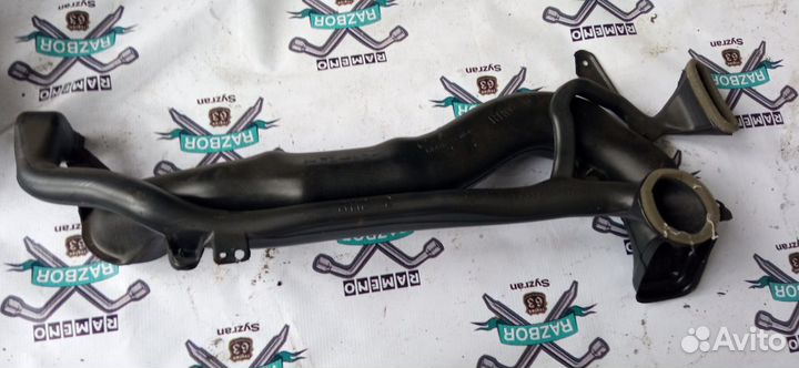 Воздуховод Toyota Prius, правый передний NHW20