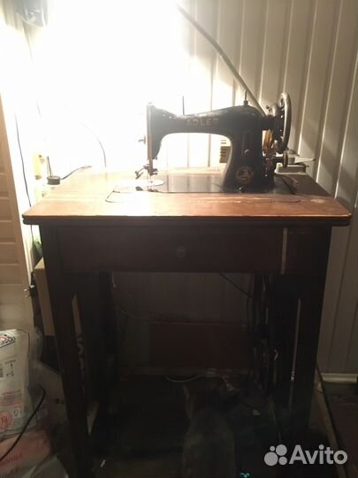 Швейная машинка Adler