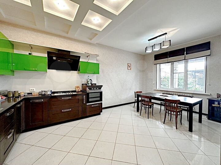 Дом 200 м² на участке 6 сот.