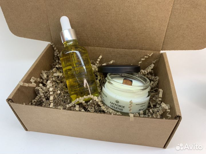 Набор косметики, масло для тела и массажная свеча