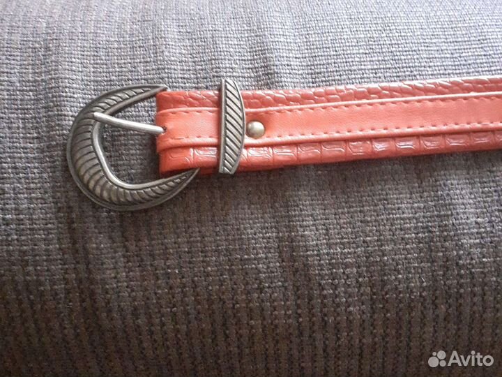 Ремень женский красный