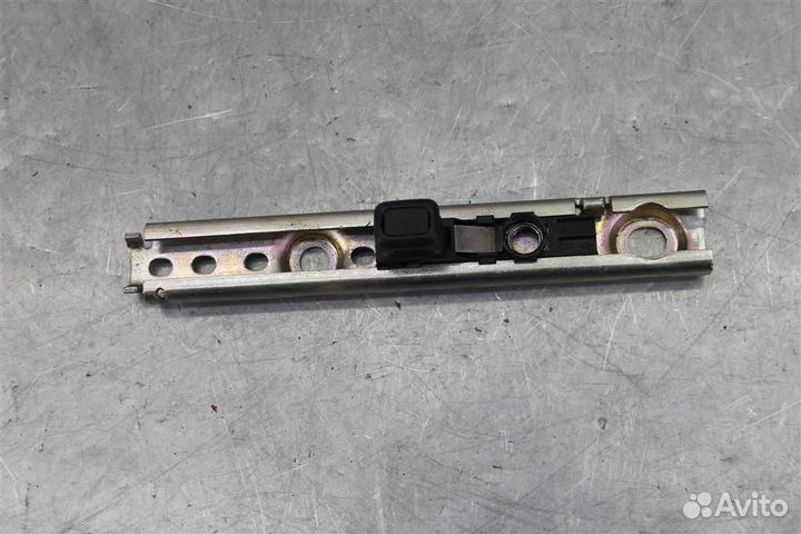 Механизм регулировки ремня безопасности Renault L