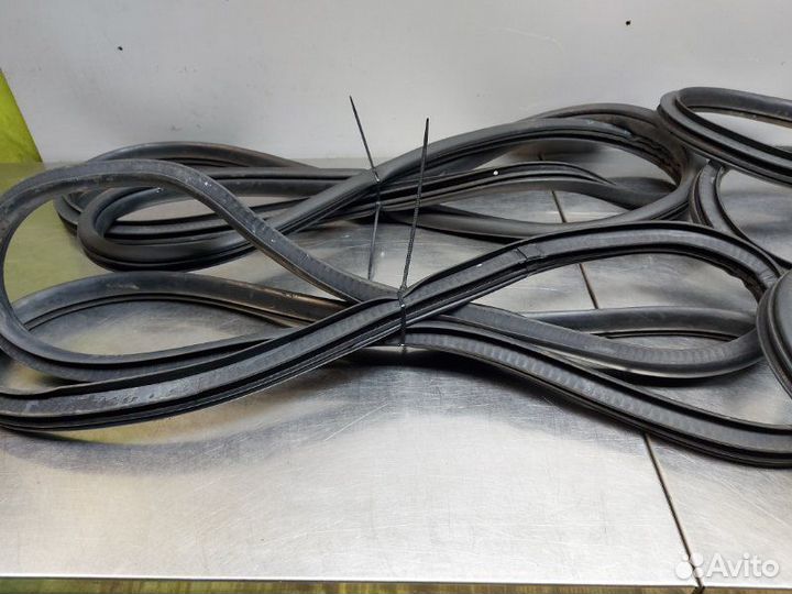 Уплотнитель проема двери комплект Jeep Grand