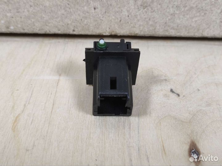 Кнопка багажника Citroen Peugeot