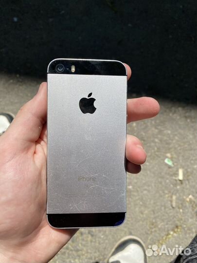 Телефон iPhone se 2016 32 gb