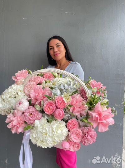 Шикарные цветы в корзине с доставкой