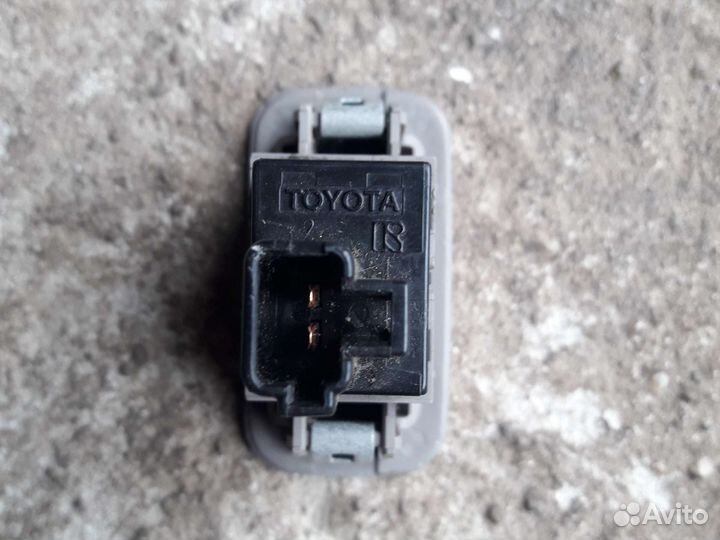 Кнопка багажника Toyota crown S170