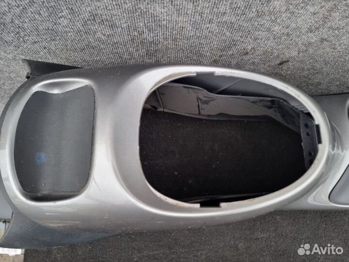 Подлокотник Nissan Juke HR16DE 2012