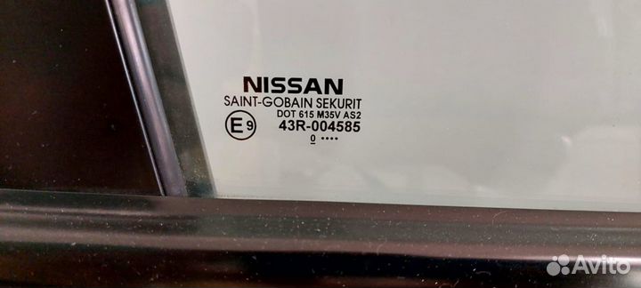 Передняя правая дверь Nissan Tiida
