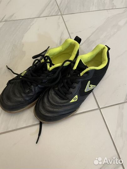 Детские футбольные бутсы demix