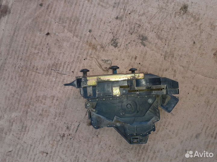 Замок двери задний левый Форд Фокус 1