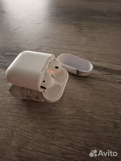 Airpods2 с правым наушником