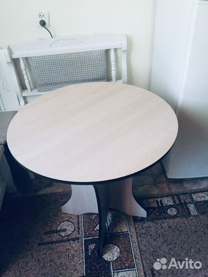 Продается круглый стол