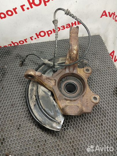 Поворотный кулак левый Renault Duster