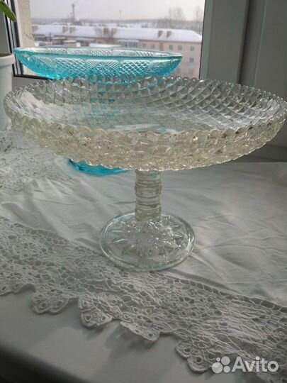 Ваза для фруктов на ножке