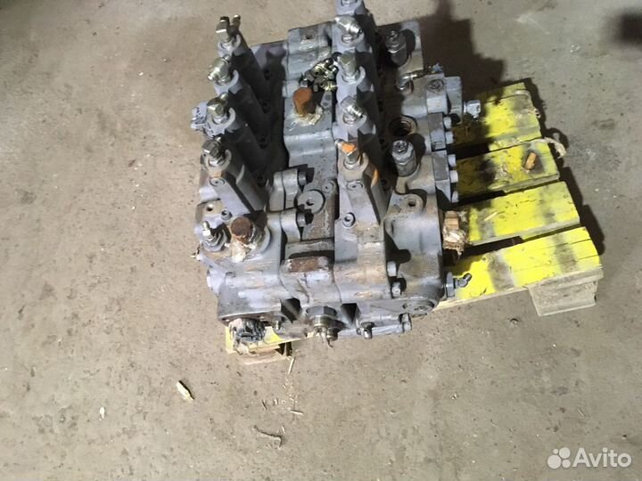 Гидрораспределитель экскаватора Hitachi zx 450