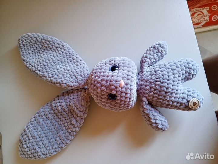 Вязаные игрушки ручной работы 2 зайчика, гусёнок