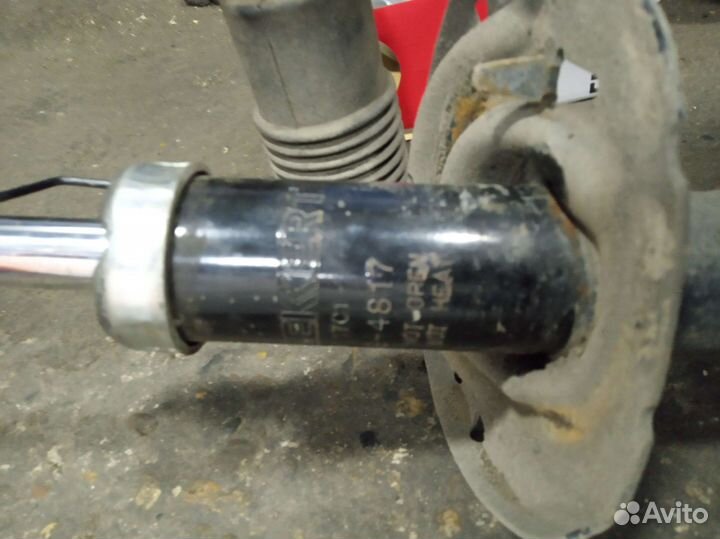 Стойка амортизатор передний правый nissan note