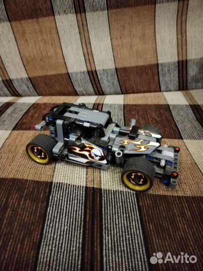 Игрушечная машинка, самозоводная