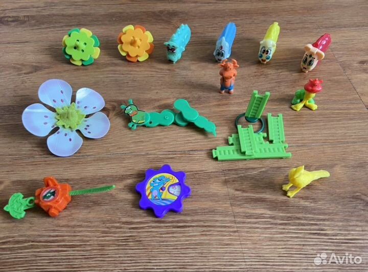 Игрушки-фигурки из Киндера разные