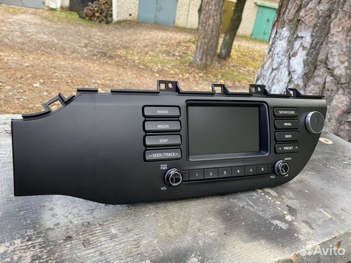 Автомобильная штатная магнитола на Kia Rio 4