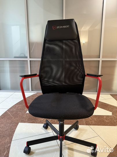 Компьютерное кресло, стол (в стиле лофт)