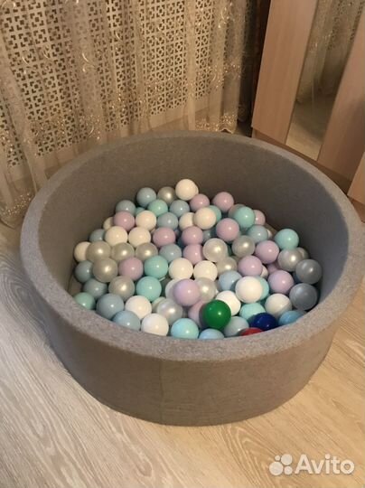 Сухой бассейн с шариками