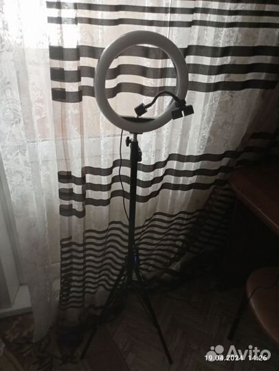 Кольцевая лампа со штативом