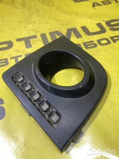 Рамка противотуманной фары правая Ford Fusion