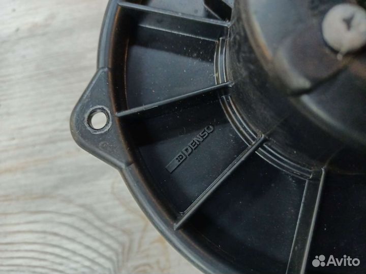 Моторчик печки Mazda 323 BG слепая