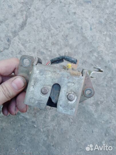 Замок багажника универсал corolla 100 кузов