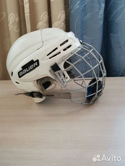 Хоккейный шлем