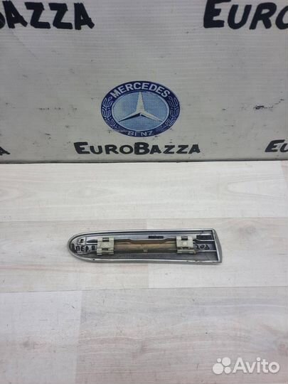 Молдинг переднего правого крыла Mercedes W203