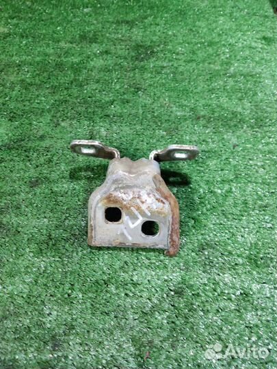 Петля двери Renault Logan