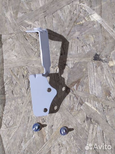 Кронштейн фар левый Toyota Camry V40 2006-2011