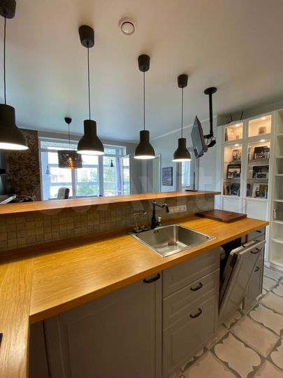 2-к. квартира, 52 м², 1/4 эт.